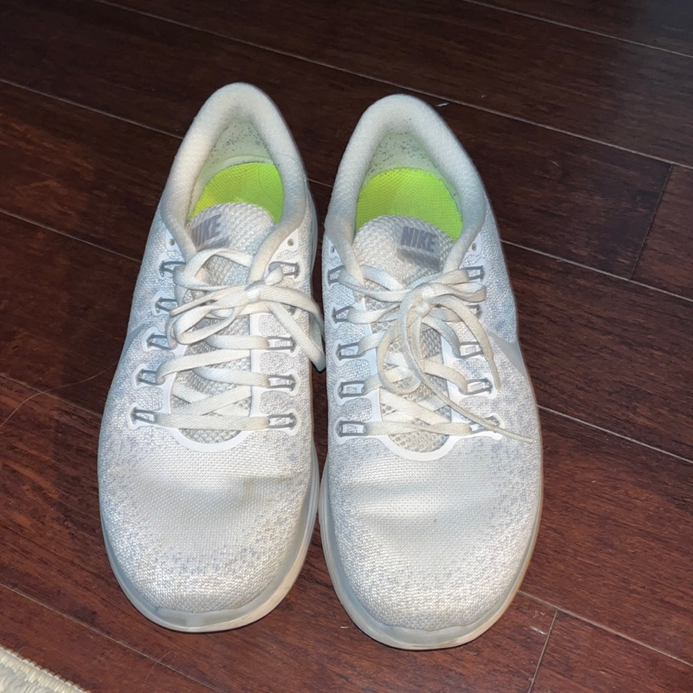 Nike Natural Flexible Sneakers